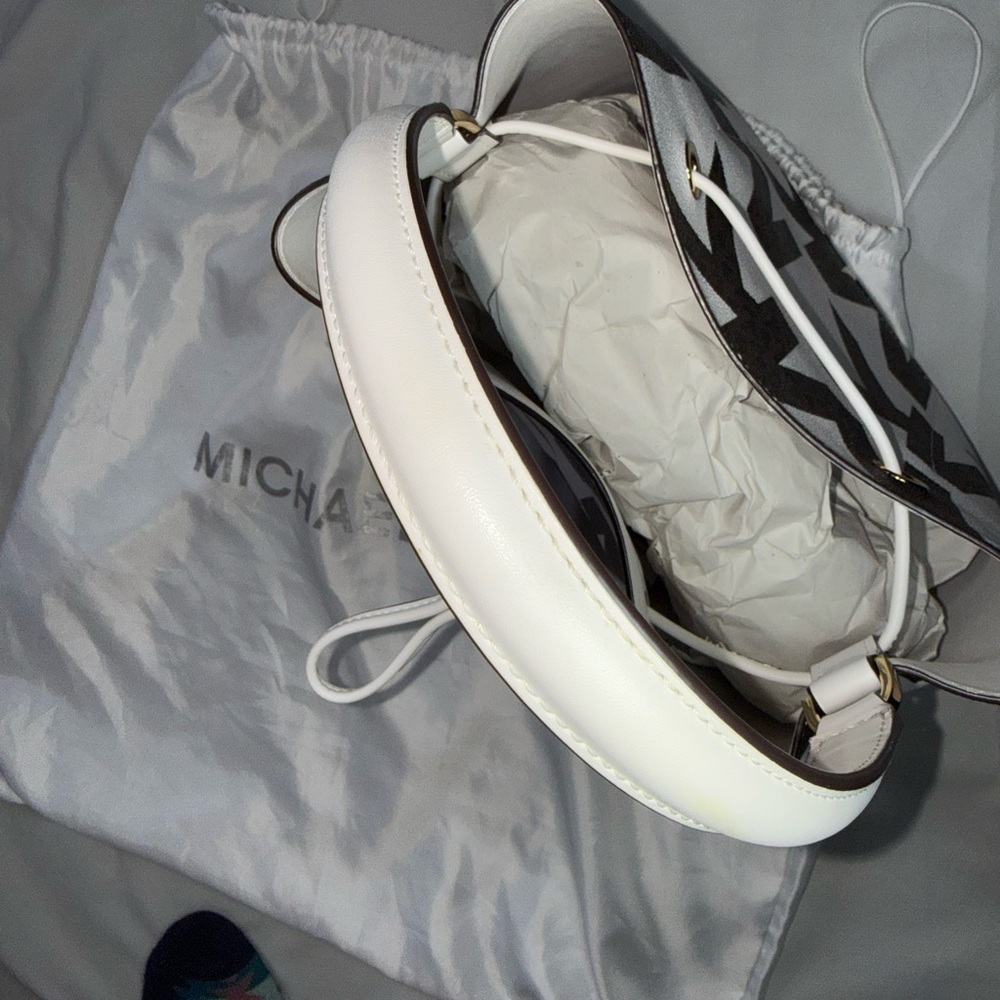 Michael Kors White and Brown Shoulder Bag - Picture 2 of 4